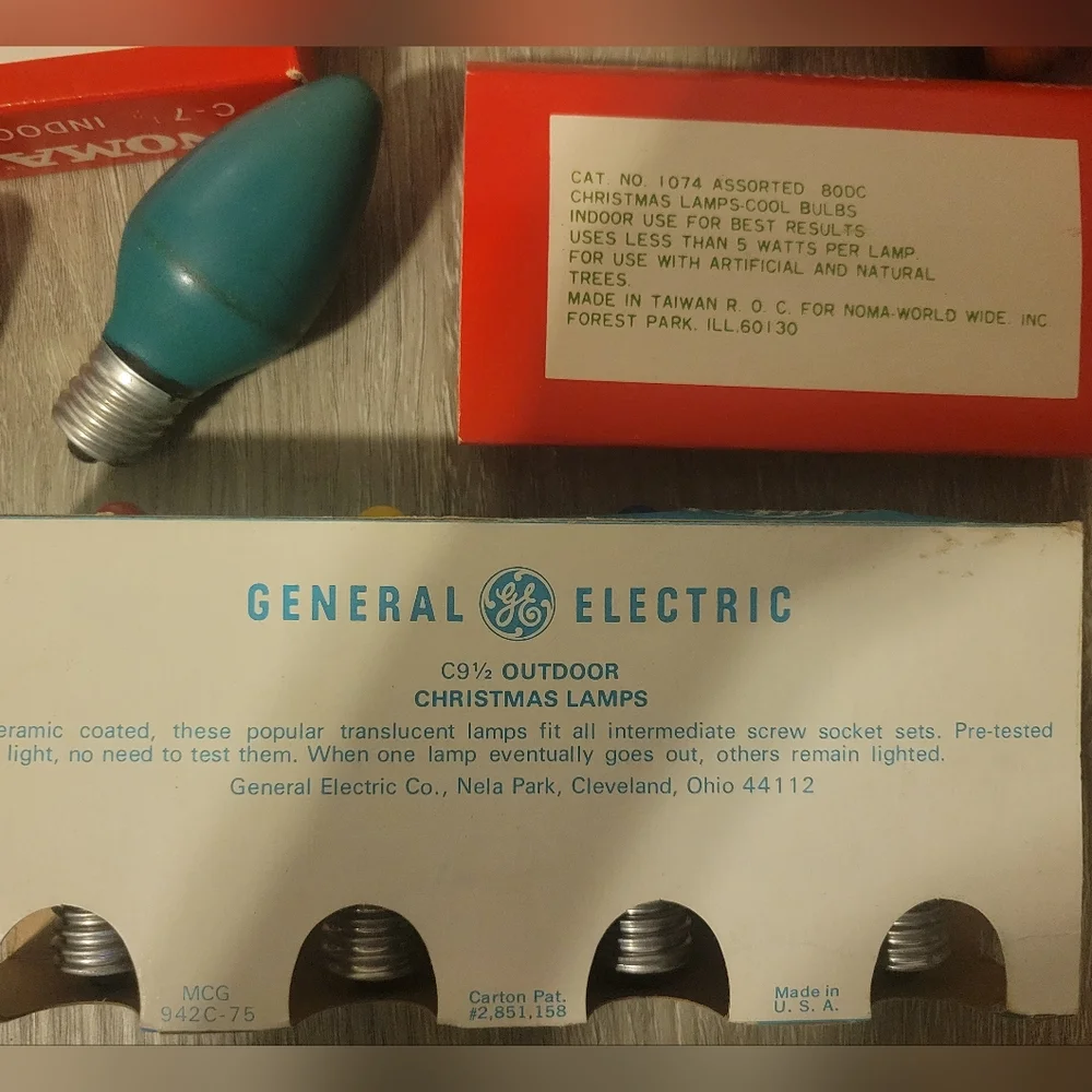 Variety of 27 vintage light bulbs some in origional packaging